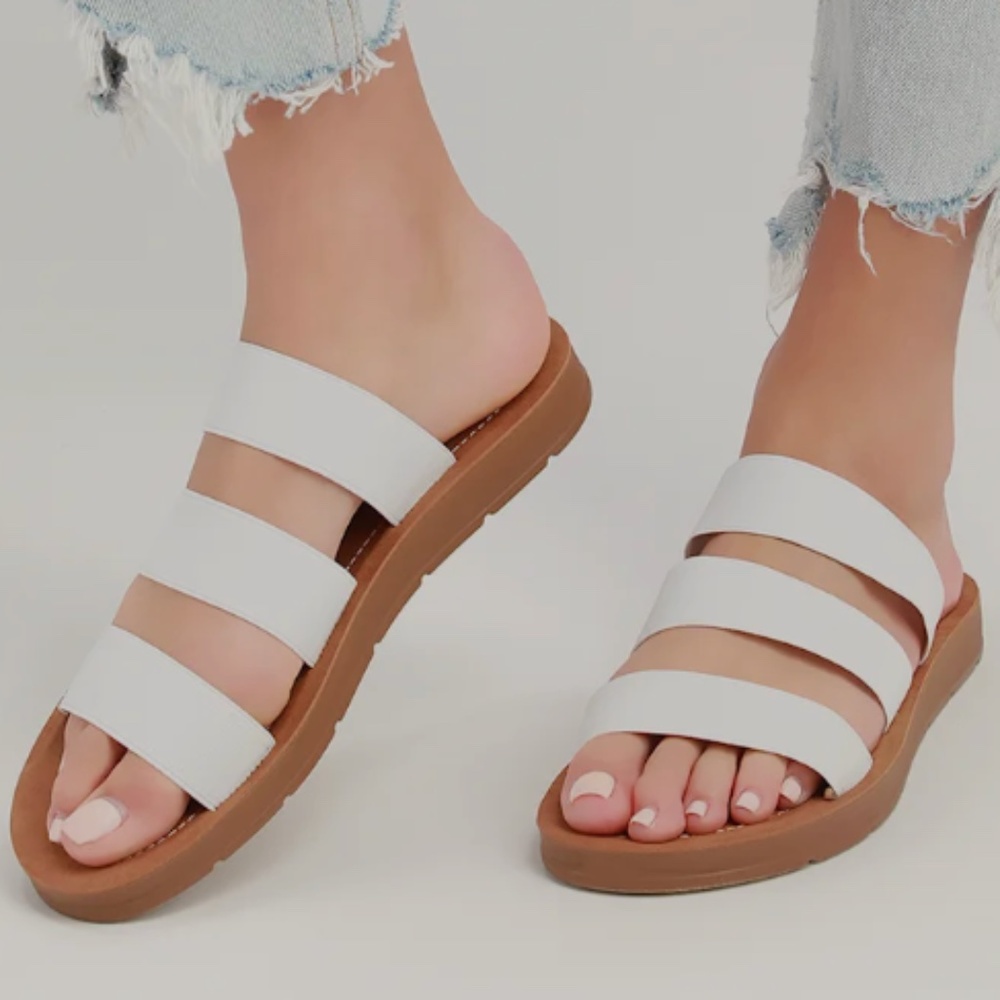 Cushionaire Memory Foam Women's White & Brown 3 Strap Stretch Sandals, size 8.5